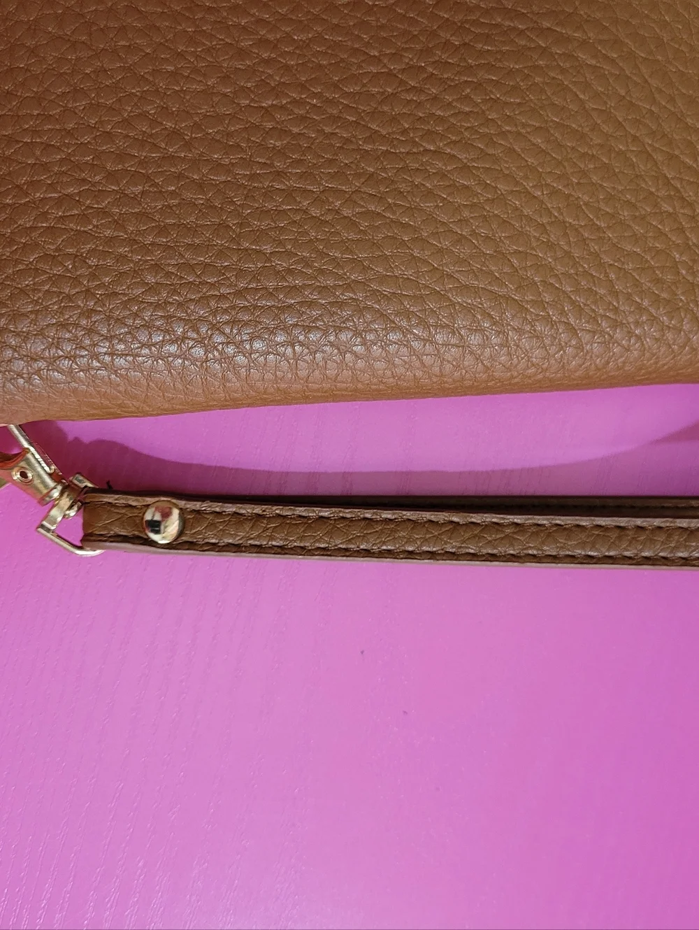 London Fog Pebbled Wristlet Wallet Single Zip Around Front Flap Tan NWT (0762)